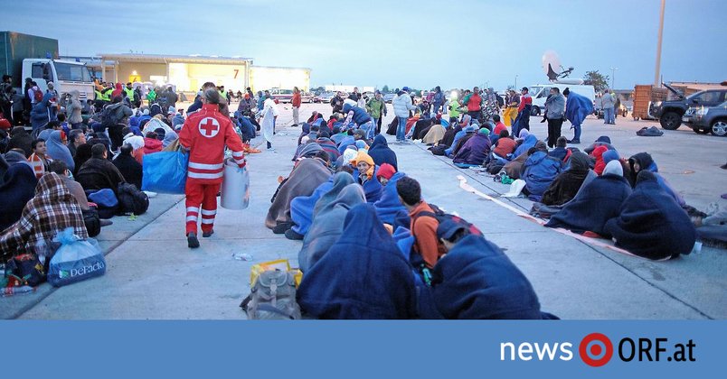 Flüchtlingskrise 2015: Zwischen Hilfsbereitschaft und Politchaos