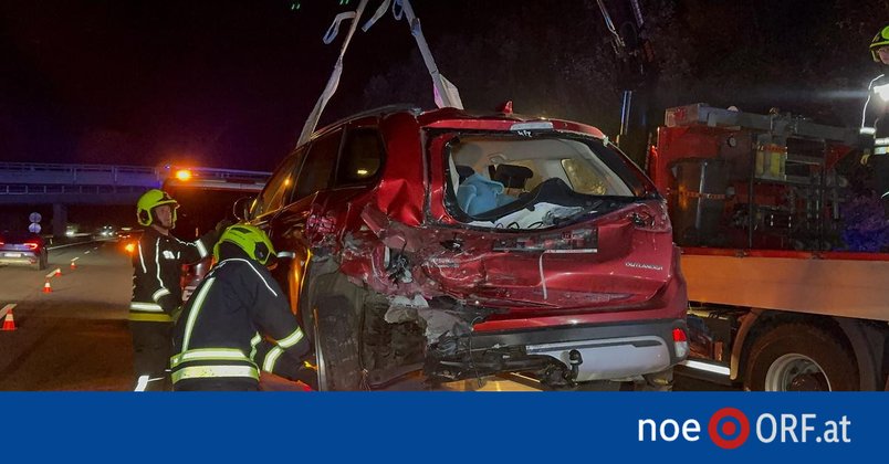A1: Auto prallte in Fahrzeug von Pannenhelfer