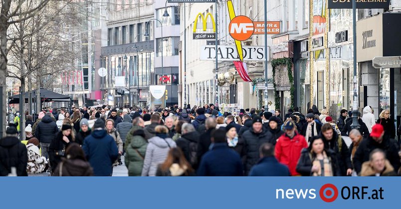 Volle Einkaufsstraßen: Handel steuert 2025 auf Erlösplus zu