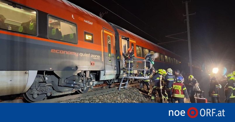 Dutzende Betroffene: Zug mitten auf Strecke evakuiert