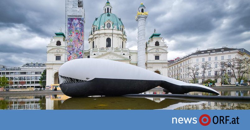 Klima Biennale startet: Dystopischer Strand auf Wiener Karlsplatz