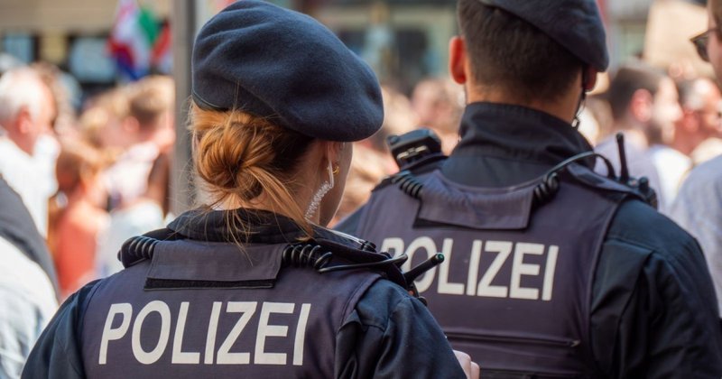 Säugling vermisst: Baby aus Kinderwagen verschwunden