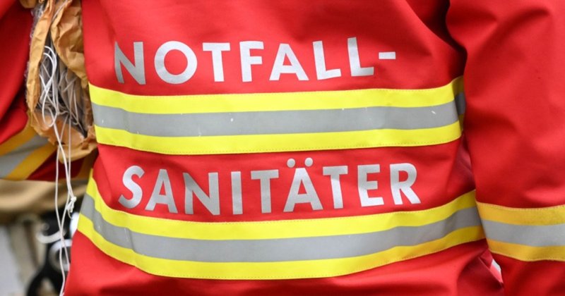 Zwei Kleinbusse kollidieren: Mann stirbt an Unfallstelle