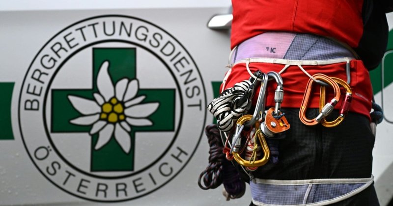 Horror: Wanderin überlebte Nacht schwer verletzt in Felsloch