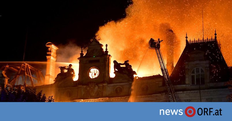 Rathaus niedergebrannt: Neuer Höhepunkt der Proteste in Frankreich
